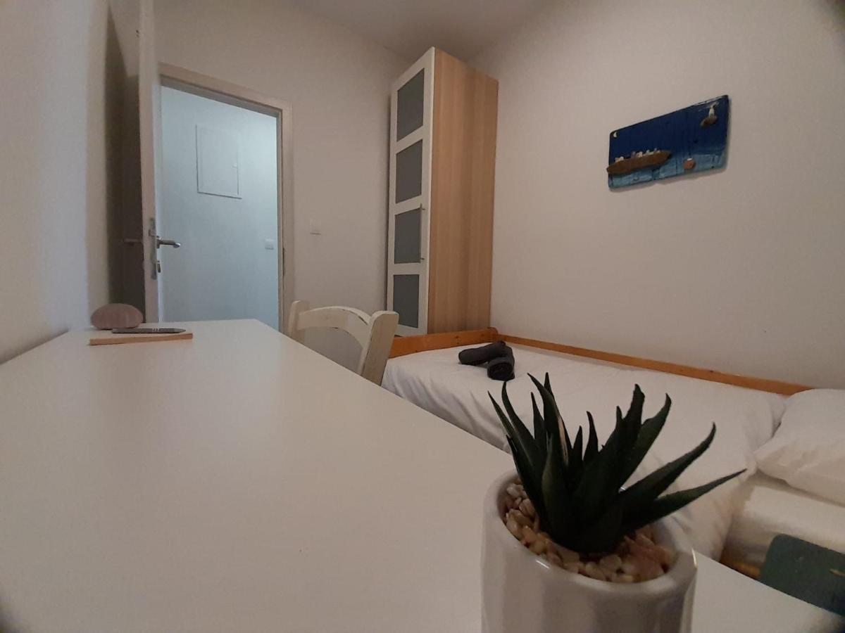 Apartman Vitamare 160 M From The Beach Novi Vinodolski Esterno foto